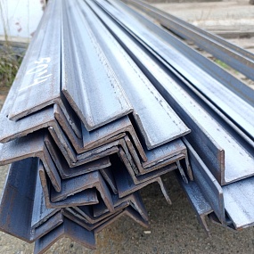 Угол стальной 63х5 (6,12 м)